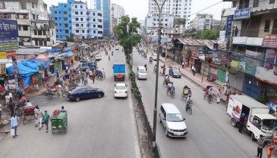 কঠোর লকডাউন: তৃতীয় দিনে কিছুটা ভিড় বেড়েছে সড়কে
